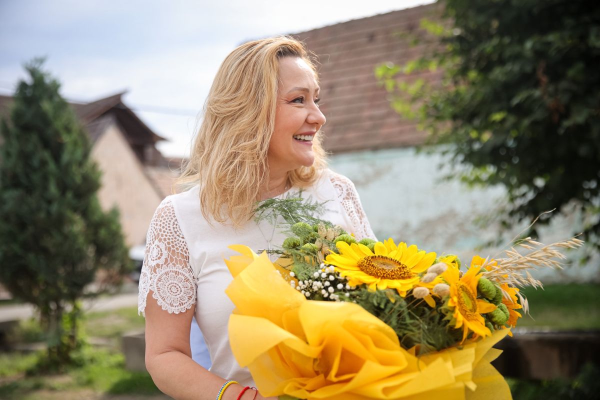 Care este cea mai ieftină rochie a Elenei Lasconi