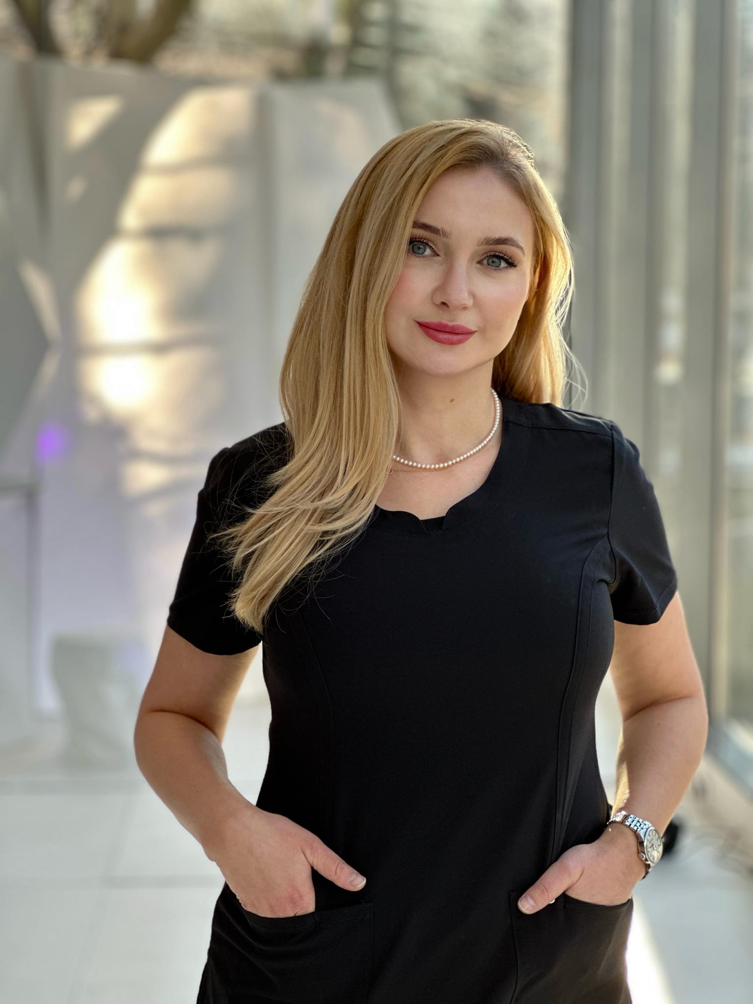 Medicul dermatolog Cristina Safta are o vastă experiență în domeniu