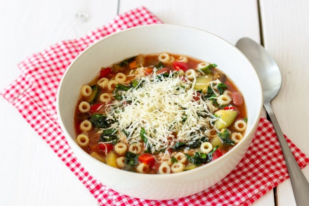 Ce conține supa minestrone