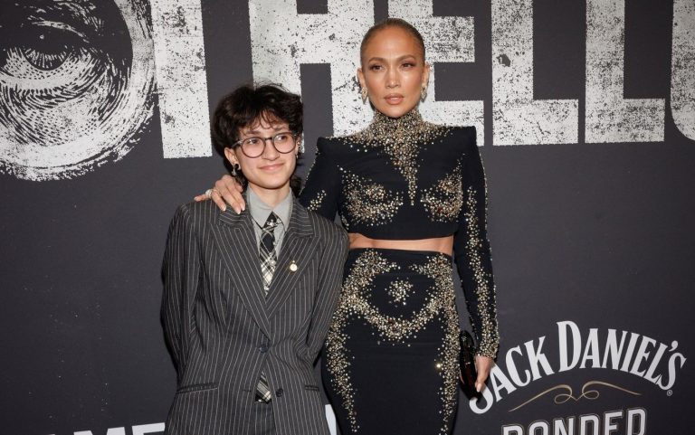 Jennifer Lopez, alături de fiica ei pe covorul roșu. Cum diferă stilul adolescentei de cel al mamei celebre