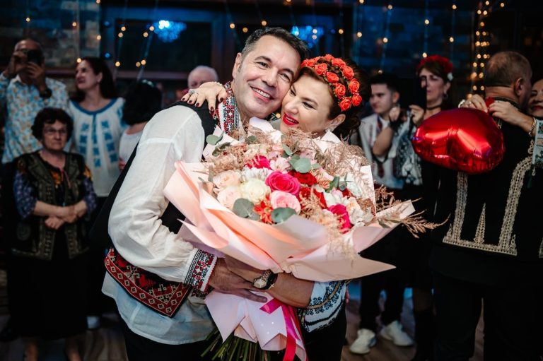 Mihaela Borcea și iubitul ei au planificat nunta, în câteva luni. Cine vor fi nașii și domnișoare de onoare