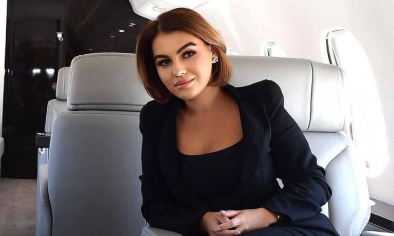 Noul Ferrari SF90 XX Spider a intrat în colecția Rominei Gingașu. Cât costă o astfel de mașină?