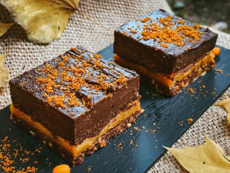 Rețeta delicioasă de prăjitură cu unt de arahide și ciocolată. Gust intens și energie garantată