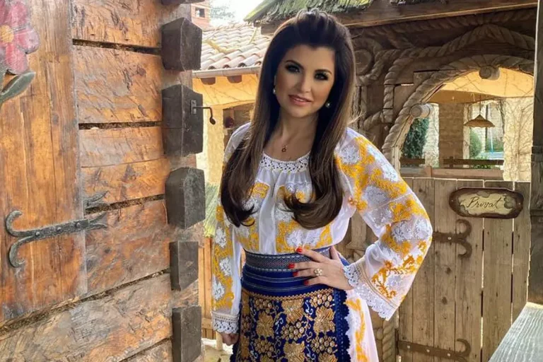 Secretul Claudiei Ghițulescu pentru o siluetă perfectă la 47 de ani: „Mănânc la 17 ore, o masă pe zi”. Dezvăluiri picante din viața ei amoroasă: „Sunt mulți bărbații care au pus ochii pe mine” EXCLUSIV