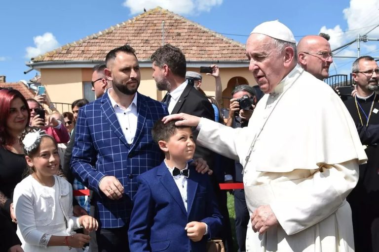 Biserica din România care păstrează vie amintirea Papei Francisc. Misterul altarului dezvăluit