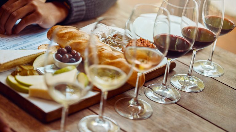 “Super Tasting by Paharnicul.ro & Unvinpezi.ro” – turul național de degustări premium începe în luna mai 2025 (P)