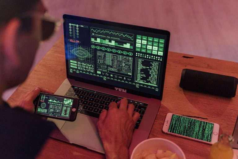 Cum să-ți protejezi telefonul mobil de atacuri cibernetice