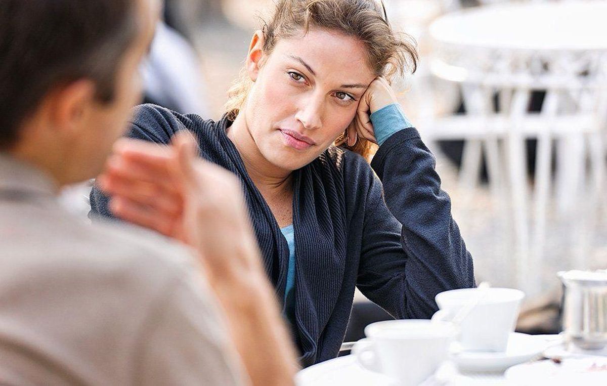 Semne că o femeie nu este interesată de tine
