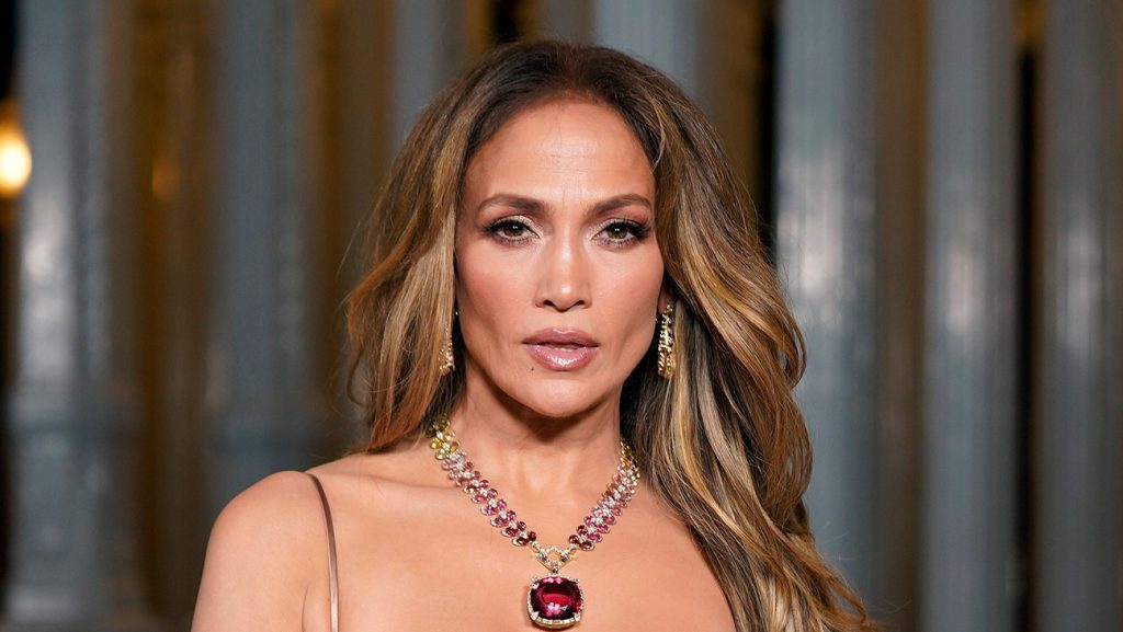 Jennifer Lopez vine pentru prima dată în România