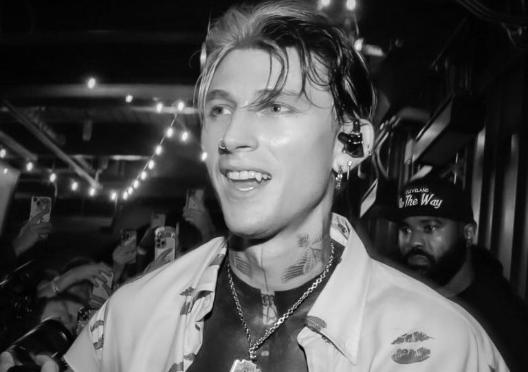 Machine Gun Kelly lămurește misterul din spatele numelui fiicei sale: „Numele ei nu este Celestial Seed”