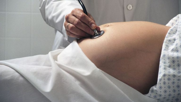 Scandal în Turcia după interzicerea cezarienelor. Reacții dure din partea medicilor și mamelor