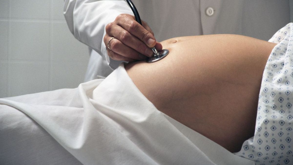 Scandal în Turcia după interzicerea cezarienelor