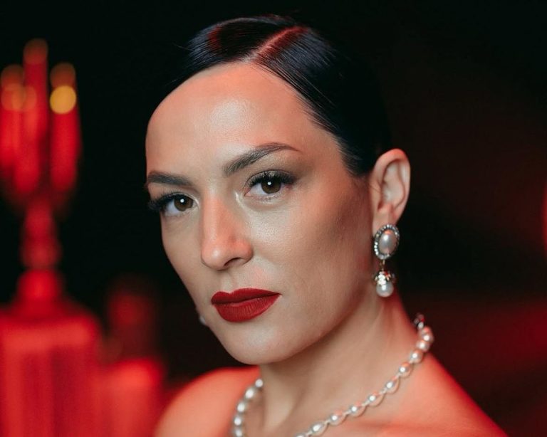 Cine este Tania Turtureanu, artista cunoscută pentru hit-ul ”Ce frumos!”. Viața ei, cariera și divorțul de tatăl copiilor