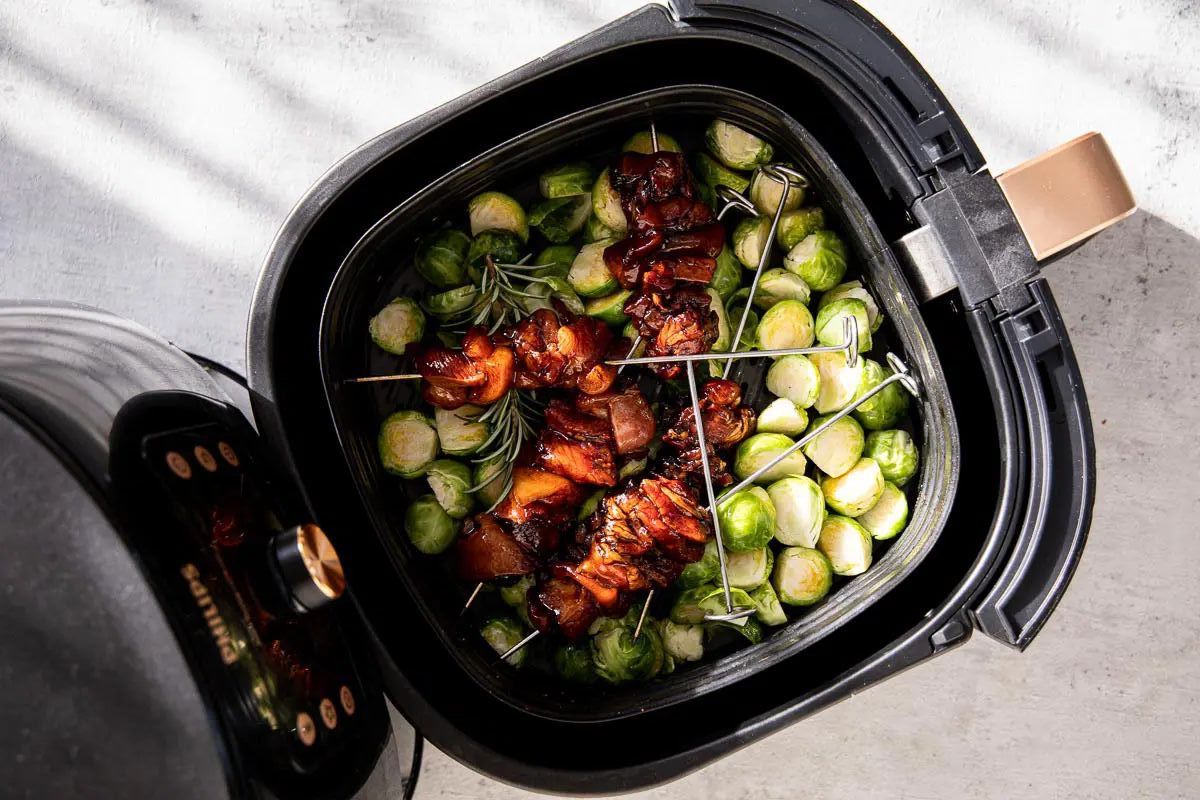 Cum se curăță friteuza cu aer cald