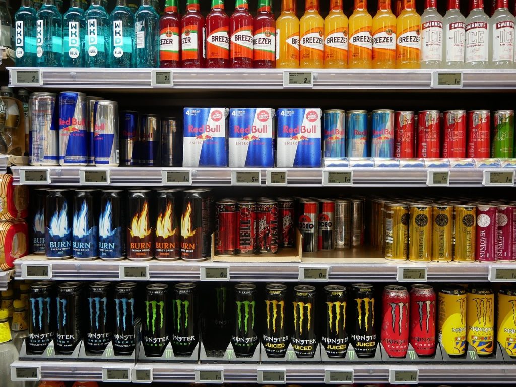 Pericol ascuns în băuturile populare. Ingredientul toxic vândut ca fiind benefic pentru sănătate