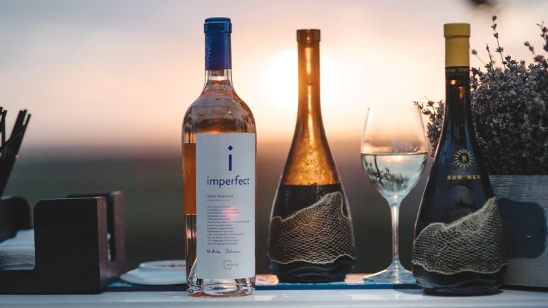 Crama Rasova găzduiește ediția de vară a campaniei „Acasă la vin” (P)