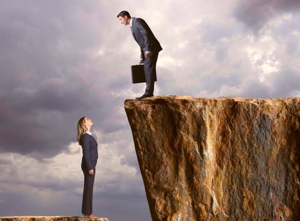 Cât de egale sunt femeile cu bărbații în România? Ne răspunde un raport recent!