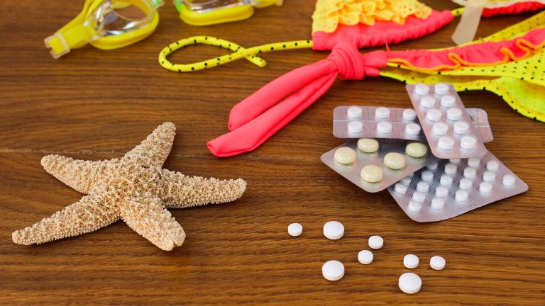 Ce medicamente nu ai voie să iei în vacanță. Recomandările esențiale ale experților