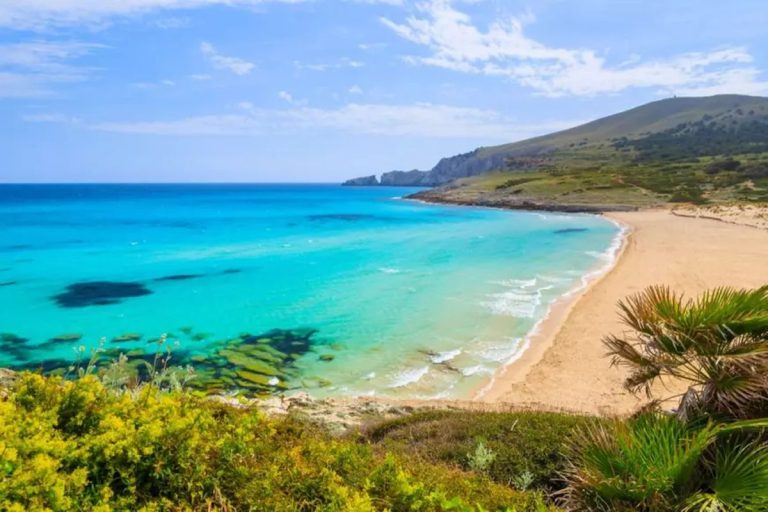 Vacanțe cu reguli stricte. Ce nu ai voie să faci pe plajele din Europa și ce amenzi riști