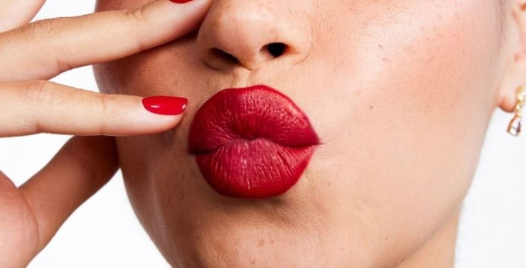 Truc natural pentru buze mai mari. Cum să obții un aspect voluminos fără injecții