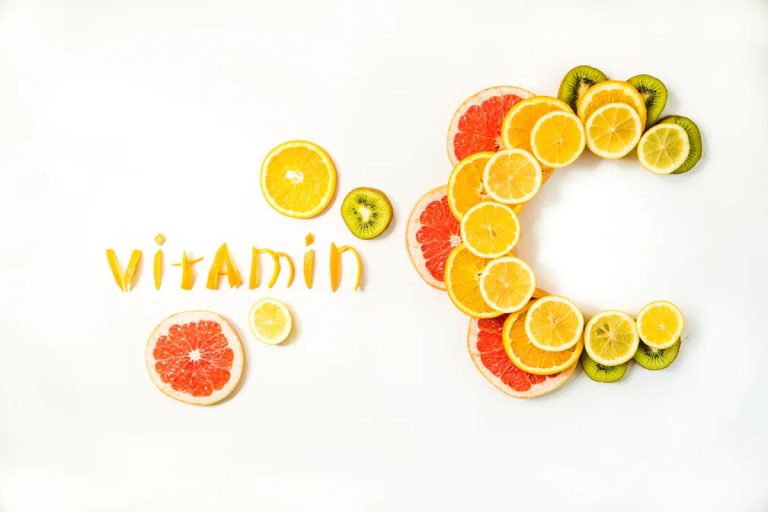 Vitamina C, aliatul tău zilnic. Dar știi când funcționează cel mai bine?