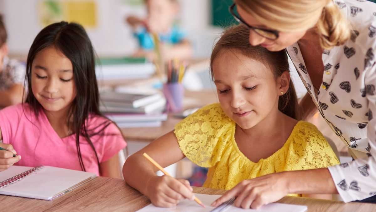 Zi liberă pe 5 iunie pentru profesori și elevi