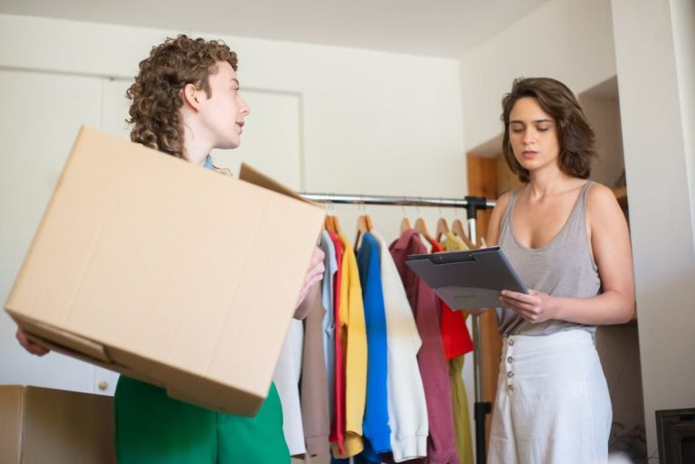 10 lucruri pe care nu ar trebui să le depozitezi niciodată în cutii de carton