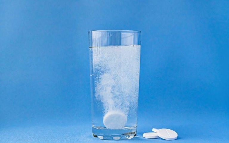 Aspirina poate fi înlocuită cu plante. Află care sunt cele mai eficiente trei remedii naturale