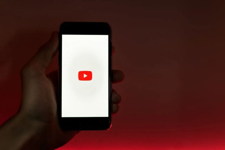Australia interzice accesul copiilor la YouTube. Prima țară democratică care impune o astfel de măsură