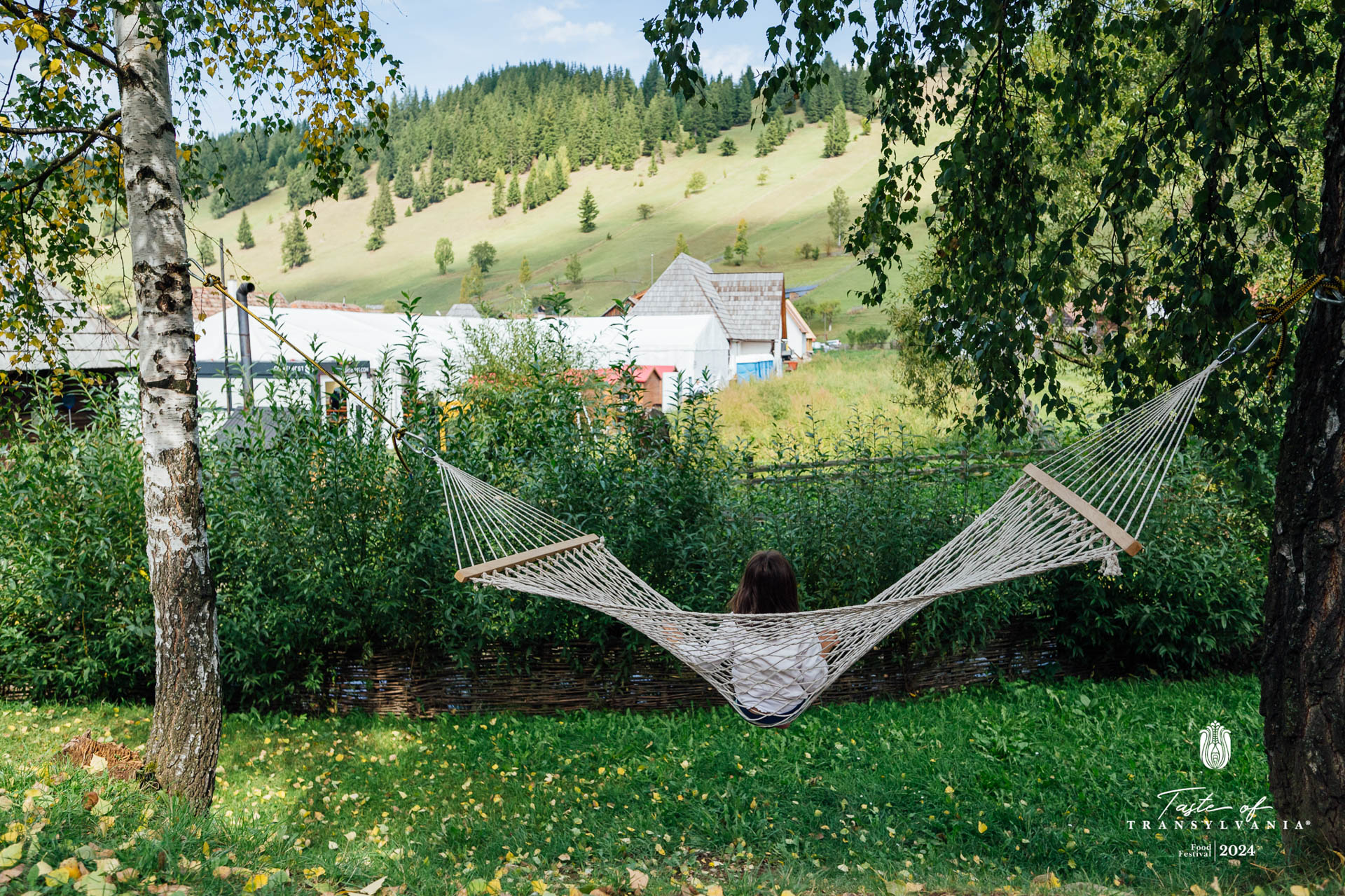 Evenimentul va cuprinde orice gen de distracție, de la relaxare la muzică și voie bună, toate cu un gust desăvârșit