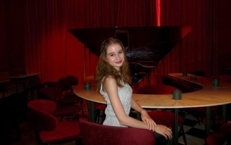 Irinuca îl ajută pe Irinel Columbeanu să scape de datorii: „Îmi doresc să-l ajut financiar”. Cum câștigă banii pentru tatăl ei