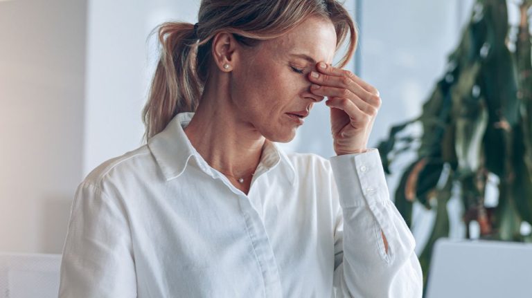 AVC la femei: de ce riscul este mai mare și ce semne nu trebuie ignorate