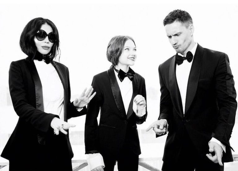 Cum arată Noelle Vlasov la 21 de ani, „cel mai frumos copil din România”. Fiica creatoarei de modă Ingrid Vlasov și a lui Marian Nedelcu urmează o carieră în modă GALERIE FOTO