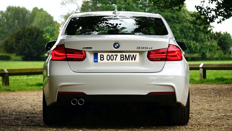 Cum să alegi numărul de înmatriculare al mașinii pentru noroc: sfaturi din Feng Shui și numerologie