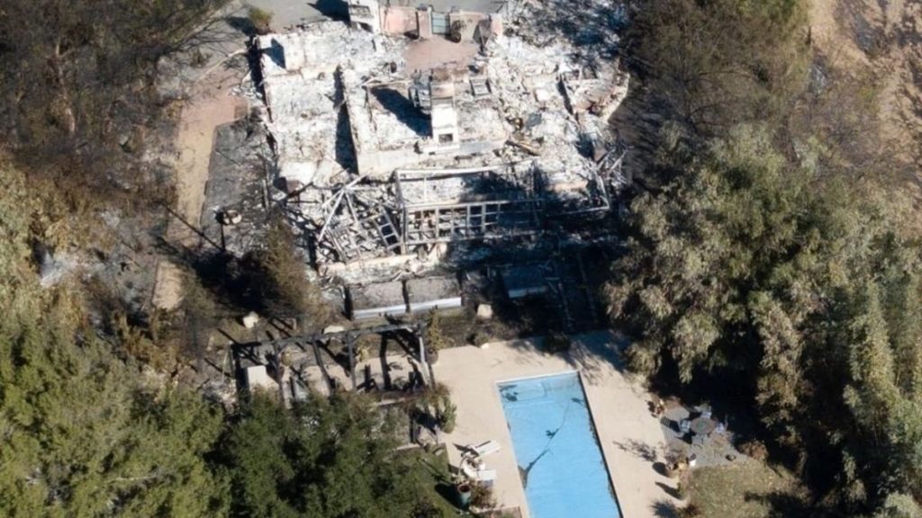 Vila de lux a fost distrusă de un incendiu, pe vremea când ea și Liam Hemsworth erau încă împreună