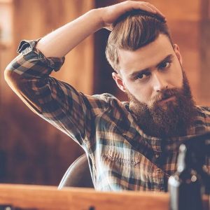 Ceară de păr sau pomadă? Cum alegi produsul potrivit pentru stilul tău