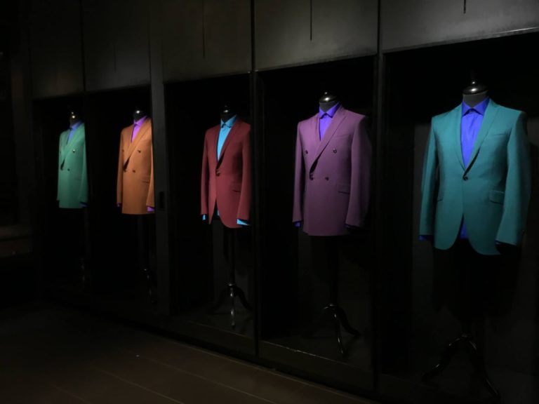 Ghidul materialelor fine: cum să păstrezi catifeaua, mătasea și satinul ca noi