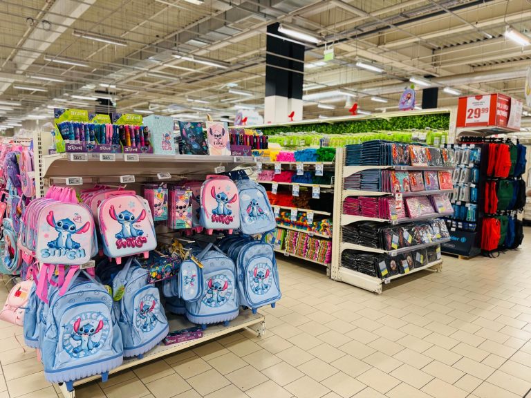Back to School la Auchan: peste 2.000 de articole pentru școală la prețuri mici, colecții în tendințe și o campanie de reciclare cu reduceri la rechizite 