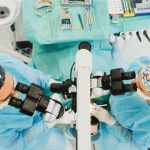 Zece implanturi, o singură intervenție: cum arată refacerea unei danturi la Dental Premier din București